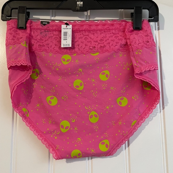 Pink with Green Alien and Stars - Picture 2 of 2